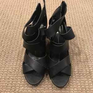 DOLCE VITA PALI WEDGE SIZE 9 NEVER WORN